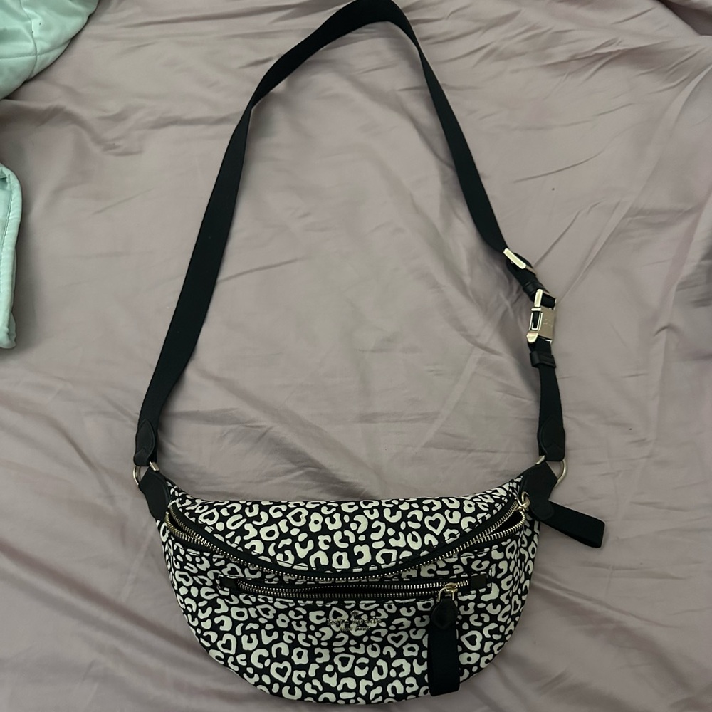 Stylish Black and White Leopard Print Women's Bag